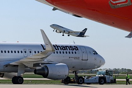Дмитриев посоветовал Lufthansa дозаправлять свои самолеты в России