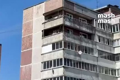 Последствия удара беспилотника ВСУ по многоэтажке в российском городе сняли на видео