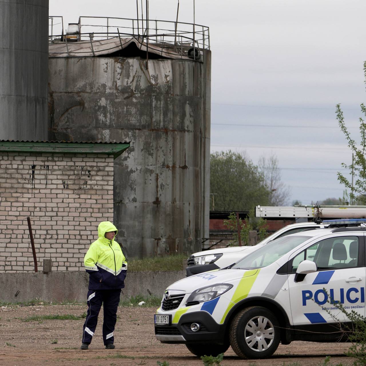Украинский дрон упал на нефтебазе в Латвии. Куда он летел и что известно о &laquo;балтийском коридоре&raquo; для ударов по России?