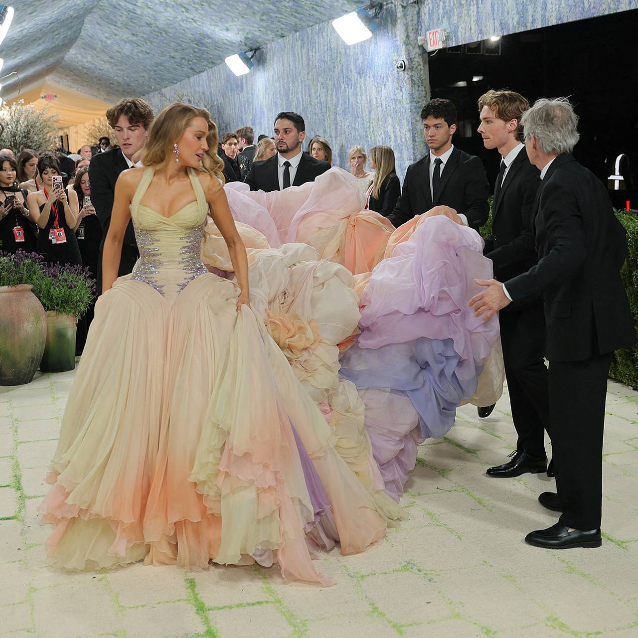 Раскрыты пикантные подробности о звездах в туалете на Met Gala