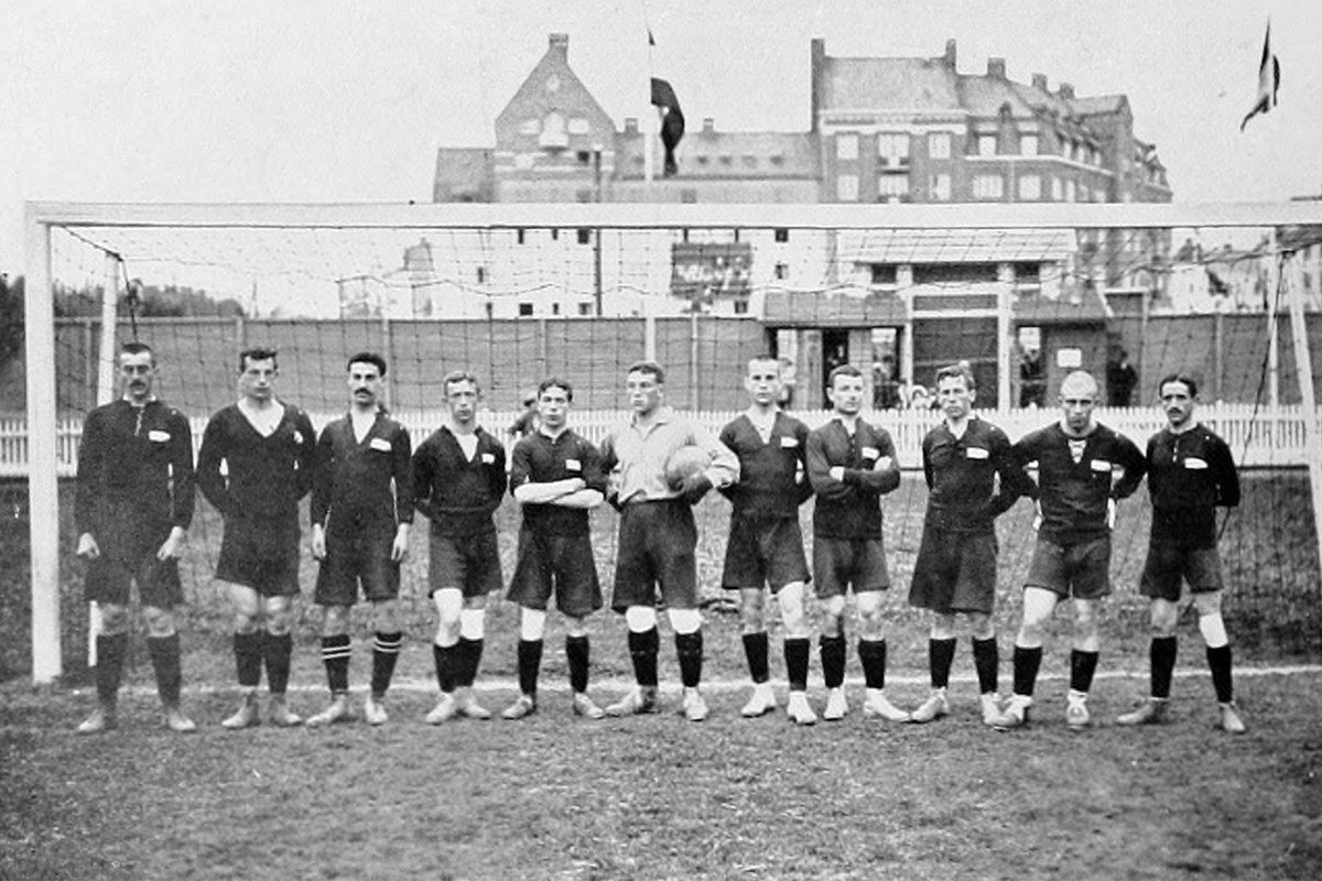 Петр Соколов (второй слева) в составе сборной Российской империи на ОИ – 1912