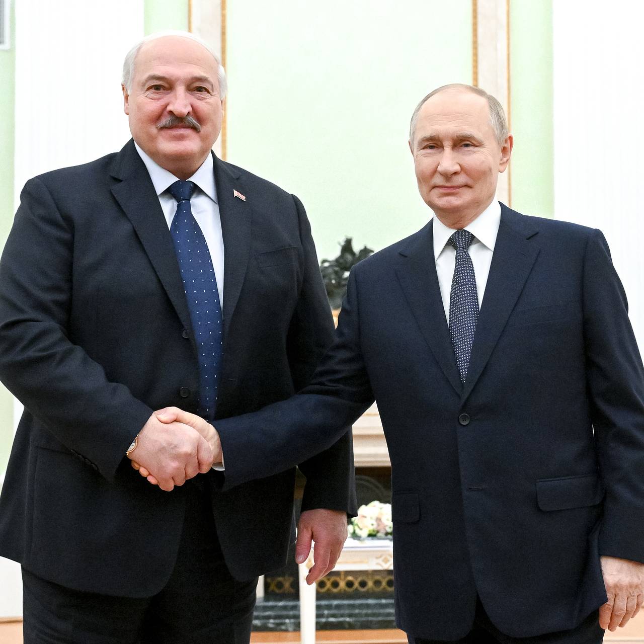 Песков анонсировал беседу Путина с приехавшим в Москву президентом
