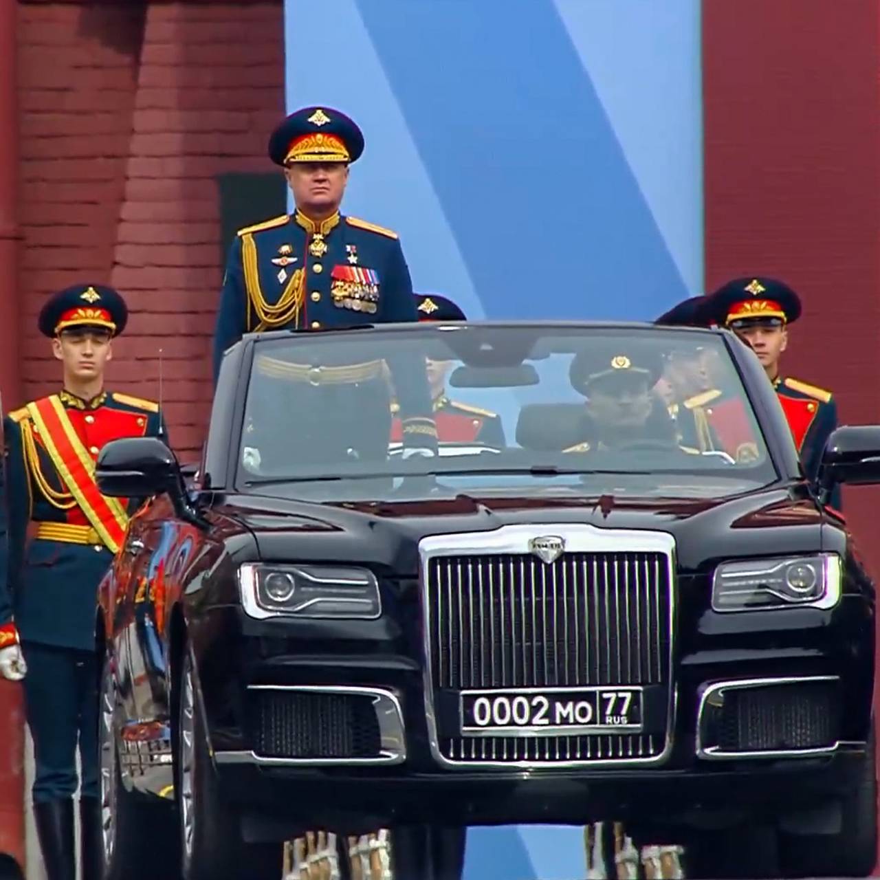 На Красной площади начался парад Победы