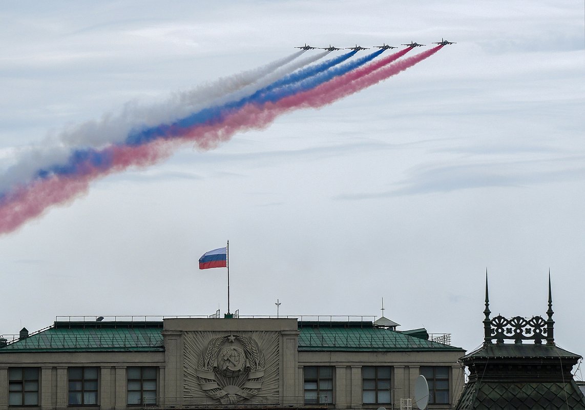 Штурмовики Су-25 во время воздушной части парада в Москве в честь 81-й годовщины Победы в Великой Отечественной войне