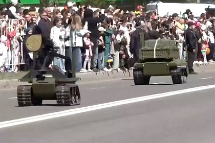 Роботов «Богомол» и «Муравей» показали на параде в Татарстане