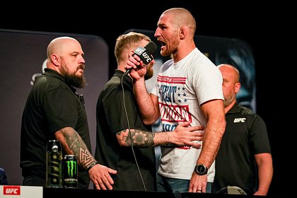 Бывший чемпион UFC сделал ставку на бой Чимаева с американцем