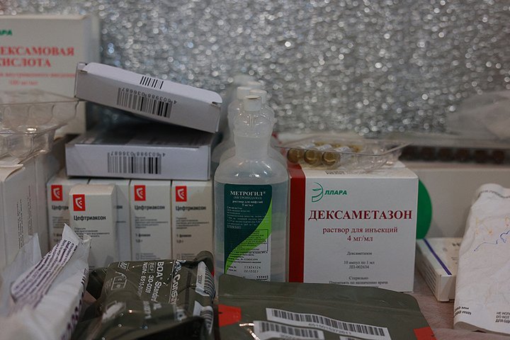 Медикаменты на стабилизационном пункте отдельного ударного отряда БПЛА «Ирландцы», Донецкая Народная Республика (ДНР), Россия