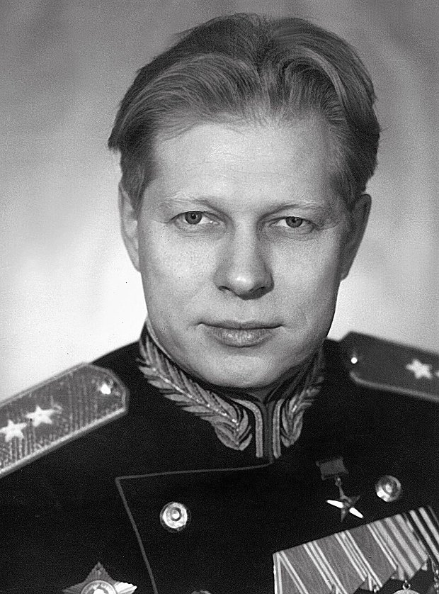 Дмитрий Устинов