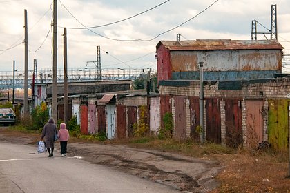 Москвичи начали жить в гаражах
