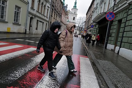 Польша отменила выплаты на детей беженцев с Украины