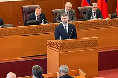 Магомед Рамазанов (в центре) 