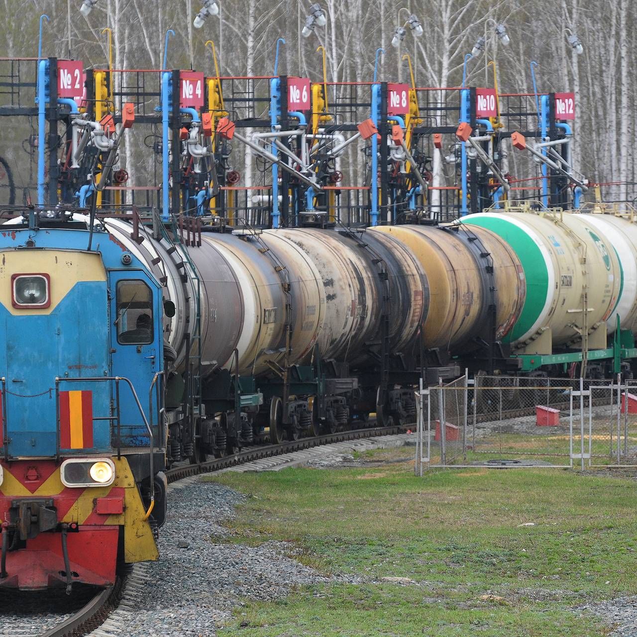 Поставки нефтепродуктов из России упали до минимума в истории
