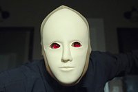 В сети — «Лики смерти». Когда-то фильмы с этим знаменитым названием запрещали и передавали из рук в руки. Чем пугает новый хоррор?