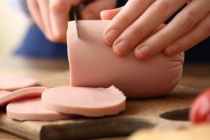 Названы провоцирующие рак продукты