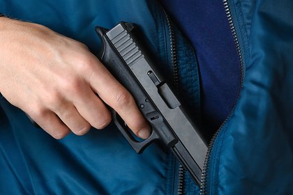 Скандальный стример открыл стрельбу у здания суда и ранил мужчину