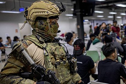 &laquo;Я понял, что мы крупно влипли&raquo;. Бывший военный попал в лагерь с сотнями рабов. Ему помогли спастись армейская смекалка и навоз