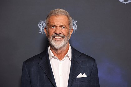 Папарацци запечатлели интимный момент 70-летнего актера с моделью на 26 лет моложе него
