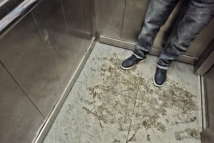 В российском городе в новом ЖК упал лифт с человеком