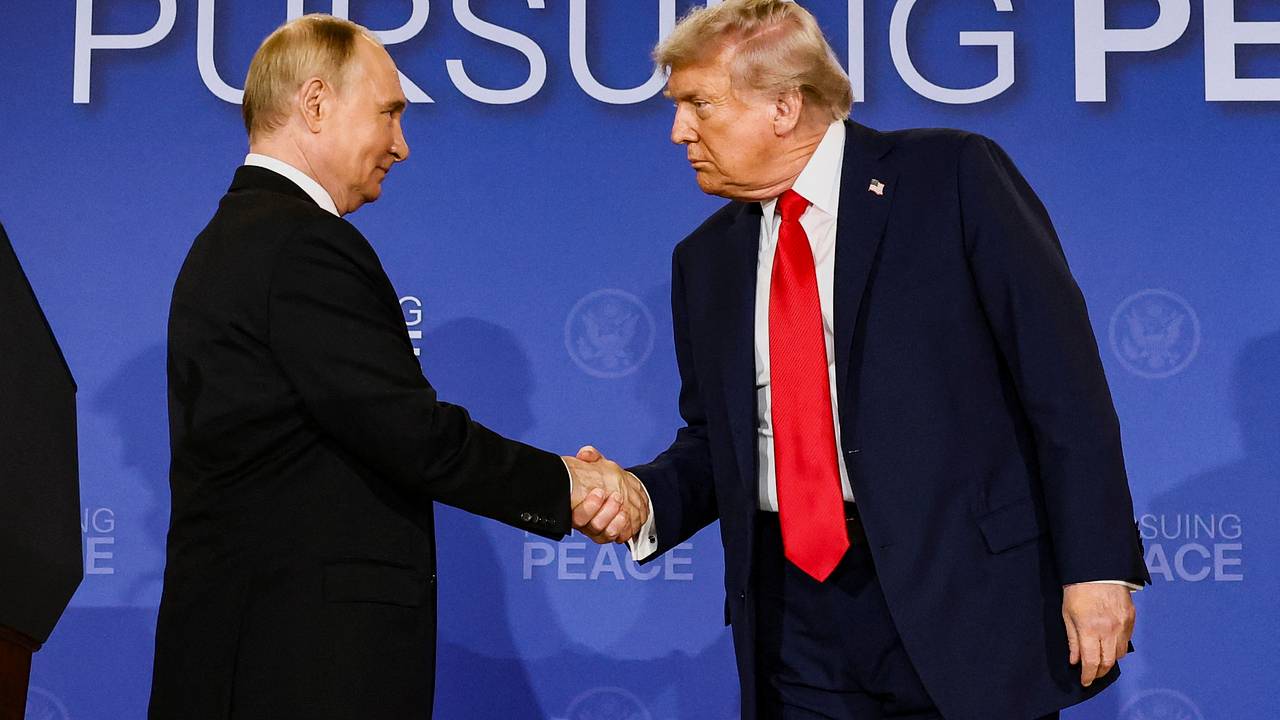 https://icdn.lenta.ru/images/2026/05/15/11/20260515111603177/wide_16_9_b81512e1ccb243df1fc81f9b999bd207.jpg