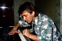 Он назвал Ленина грибом и придумал «Поп-механику» Почему Сергей Курехин был последним советским гением?