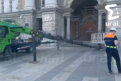 В российском городе рухнул фасад мэрии