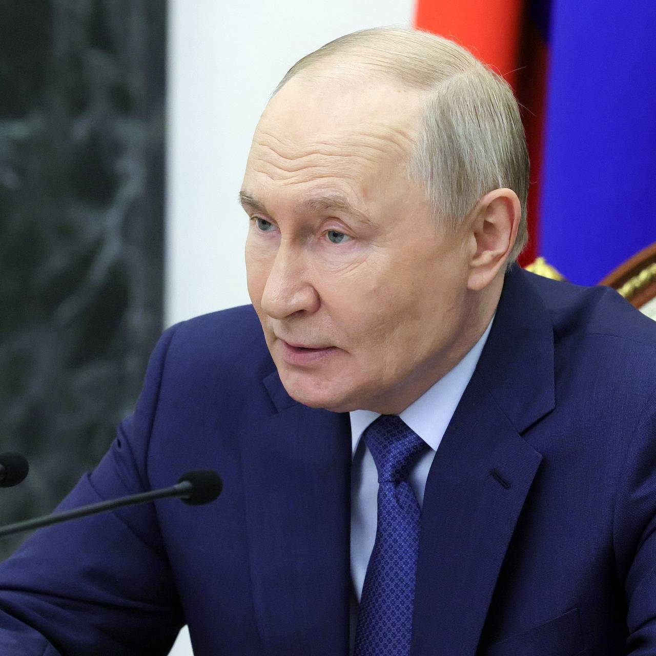 Путин потребовал обеспечить основательный и устойчивый рост экономики