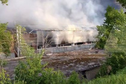 В российском городе вспыхнул крупный пожар на складе пластмасс