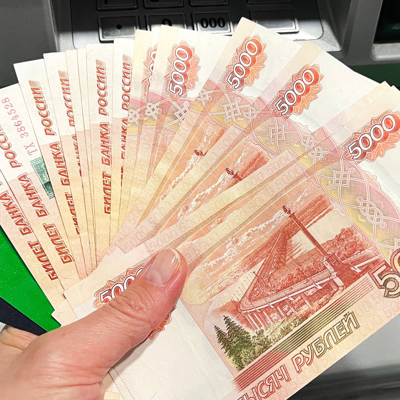 Россиянка лишилась машины и денег из-за голосования в домовом чате