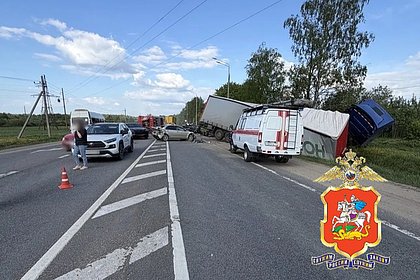 В массовом ДТП с грузовиком под Москвой пострадали девять человек