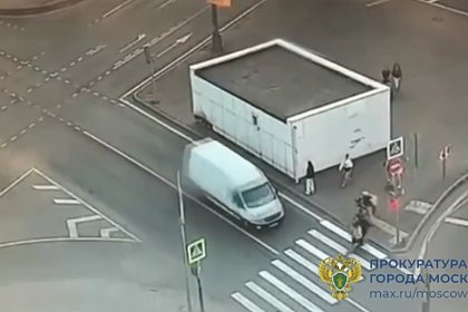 Двое детей на электросамокате попали под колеса автомобиля