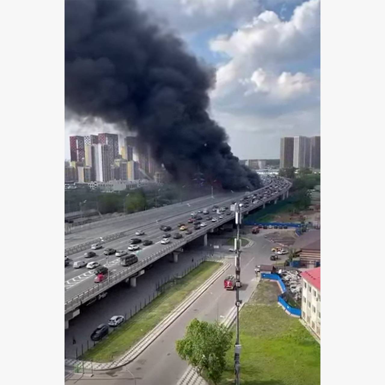Движение по СВХ в Москве перекрыто в обе стороны из-за пожара