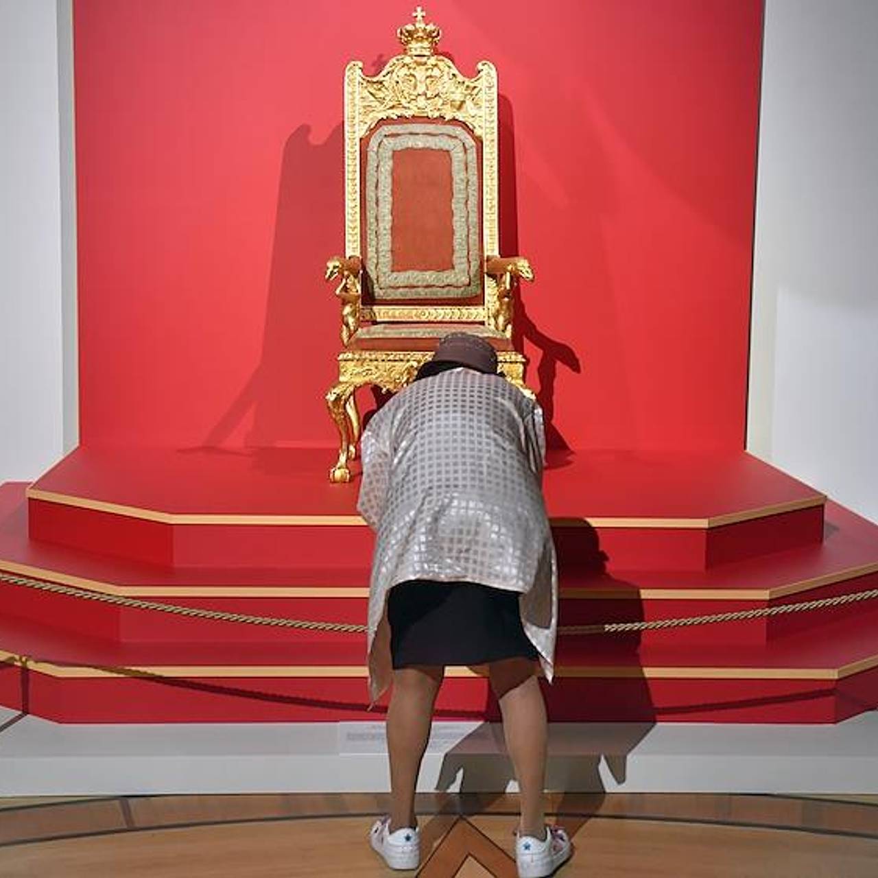 В Эрмитаже прокомментировали скандал с троном