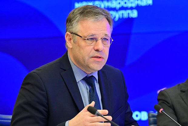 Посол Мирошник заявил, что администрация Байдена финансировала исследования в биолабораториях Украины