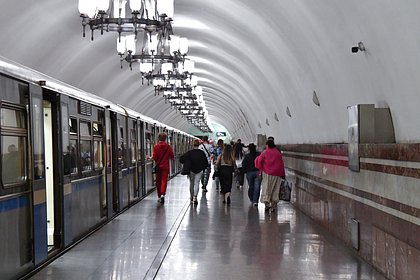 Москвич поймал снимавшего под платьем у его жены пассажира метро