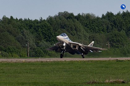 Появились кадры первого полета двухместного истребителя Су-57