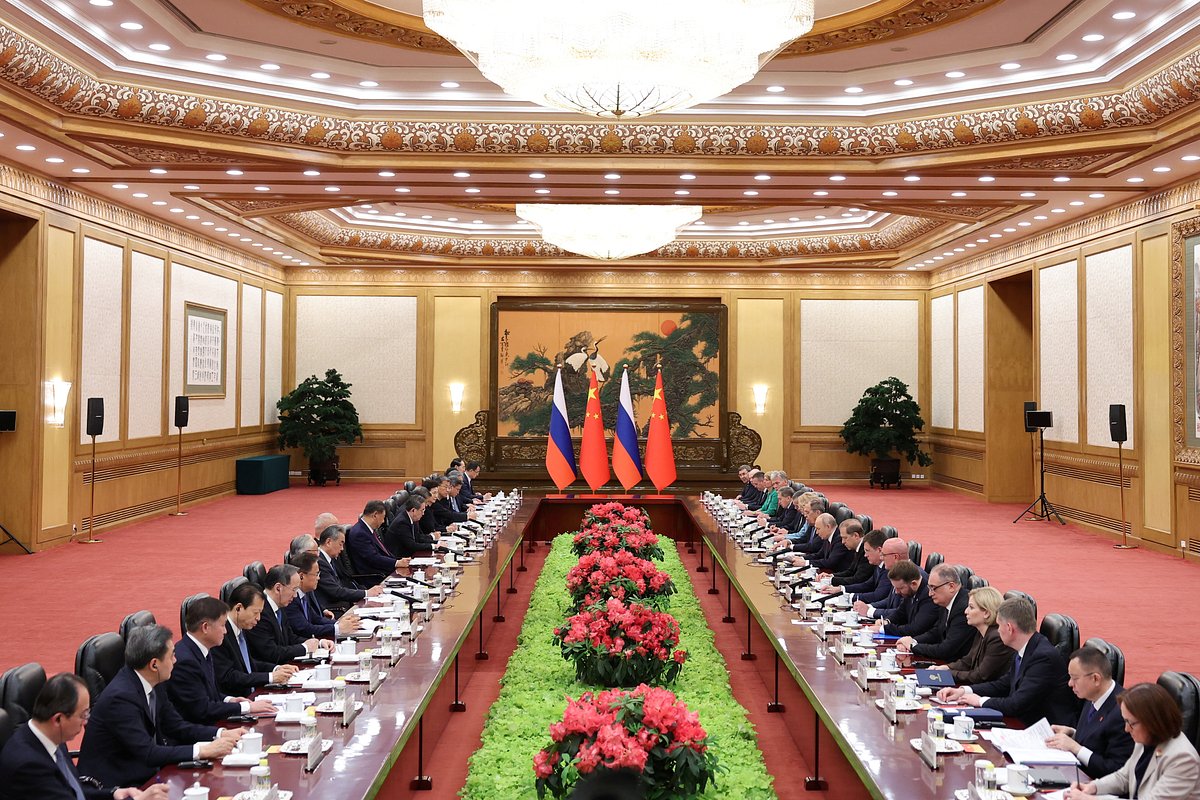 Президент России Владимир Путин и председатель КНР Си Цзиньпин во время встречи в Пекине, КНР, 20 мая 2026 года