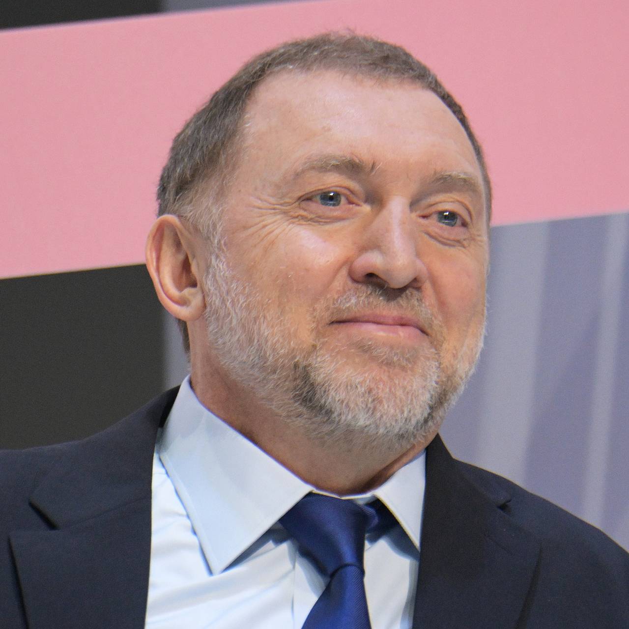 Дерипаска не смог подсчитать количество &laquo;увозимых из Китая&raquo; миллиардов
