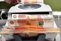 Рубль стремительно укрепляется. Стоит ли россиянам поспешить с покупкой валюты и техники? 