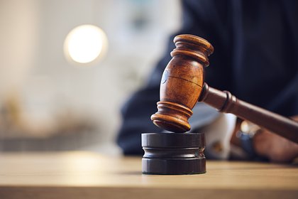 Пожилую сотрудницу христианской школы отправили в тюрьму за секс с учеником