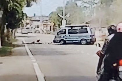 Фонарный столб упал на машину и лишил головы 18-летнего пассажира