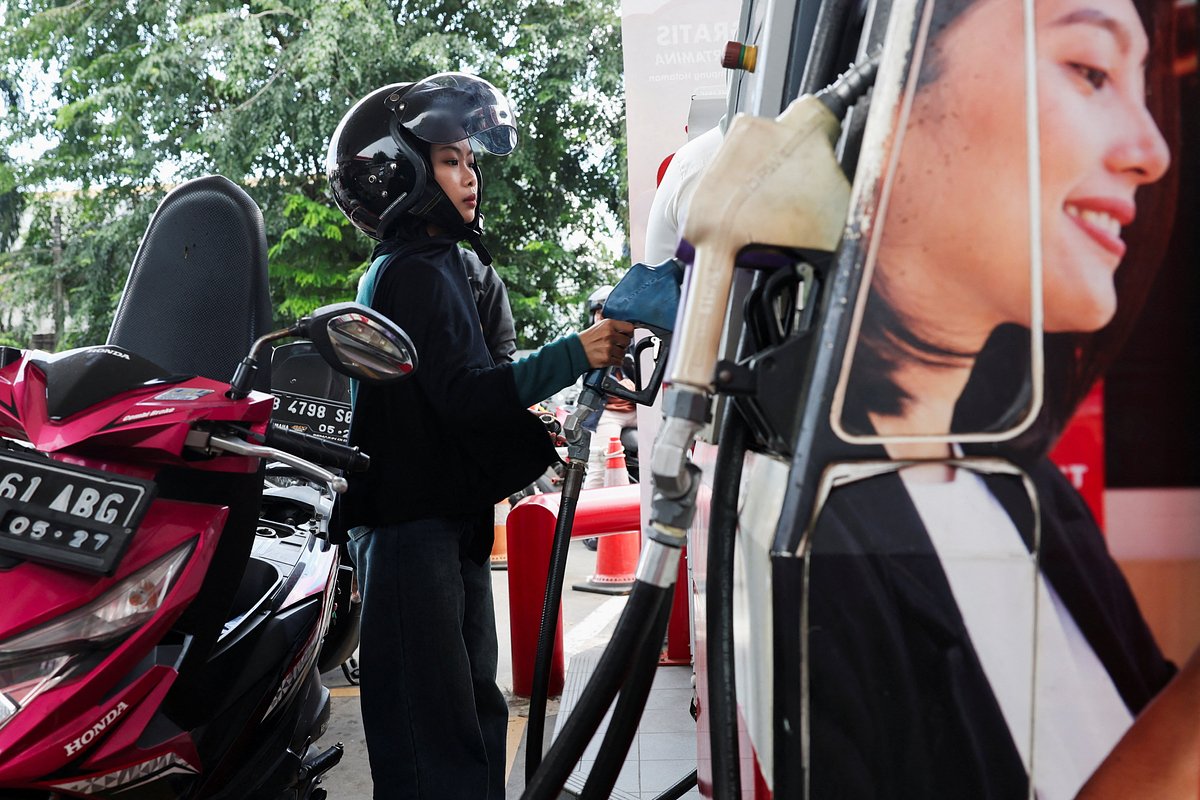 Автозаправочная станция государственной нефтяной компании Индонезии Pertamina, Джакарта, 10 марта 2026 года