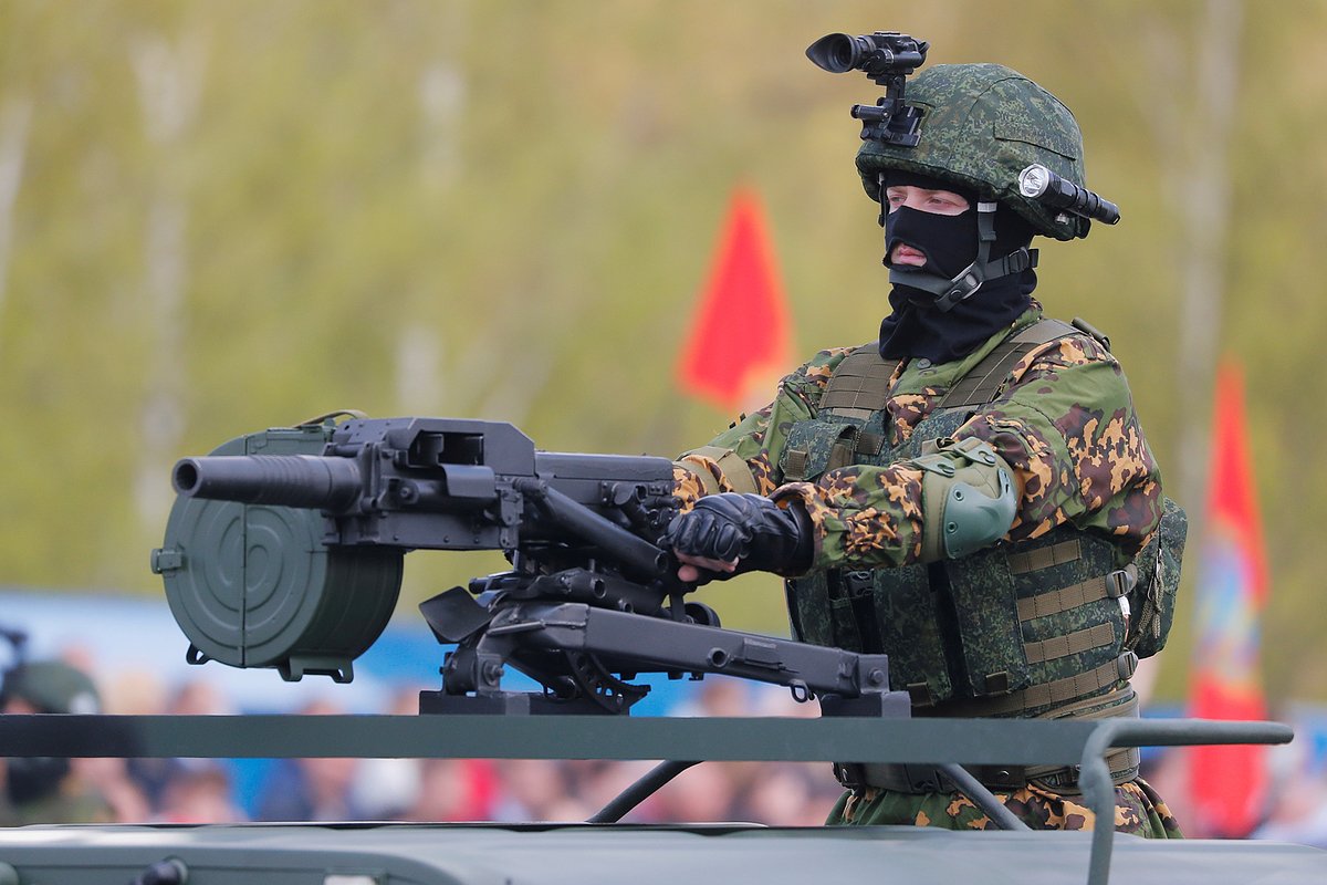 Белорусский военнослужащий на параде Победы в Минске, 9 мая 2025 года