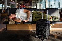 Люди массово едут в отпуск, чтобы просто поспать. Кто это придумал и сколько платят за такой тур?