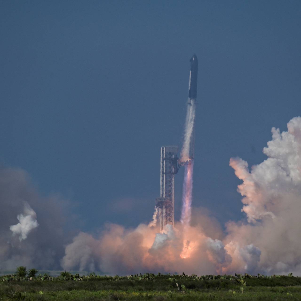 SpaceX запустила самую большую ракету в истории человечества