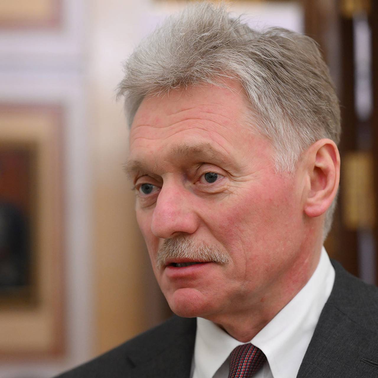 Песков объяснил снятие Британией санкций на российскую нефть