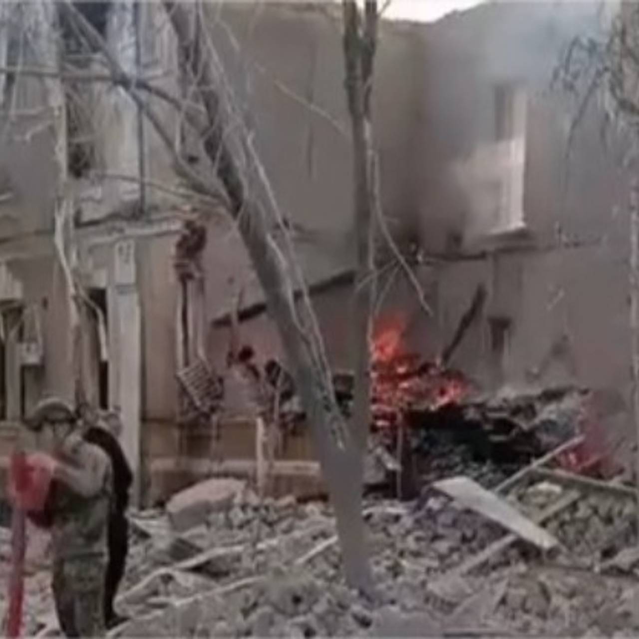 Разрушенный ударом ВС России штаб Сухопутных войск в Киеве сняли на видео