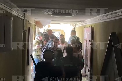 Опубликовано видео работы иностранных журналистов на месте удара ВСУ по Старобельску