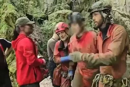 Пятеро туристов застряли в заполненной газом пещере в Европе