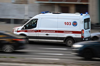 В российском городе при сносе здания кусок стены упал на прохожую
