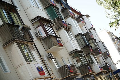 Названы опасные для хранения на балконе в жару вещи